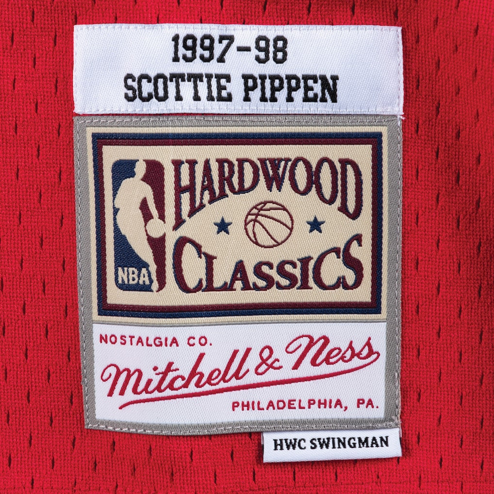 Mens Chicago Bulls Scottie Pippen Mitchell & Ness Red 1997-98 Hardwood Classics Swingman Jersey product image 3, provided