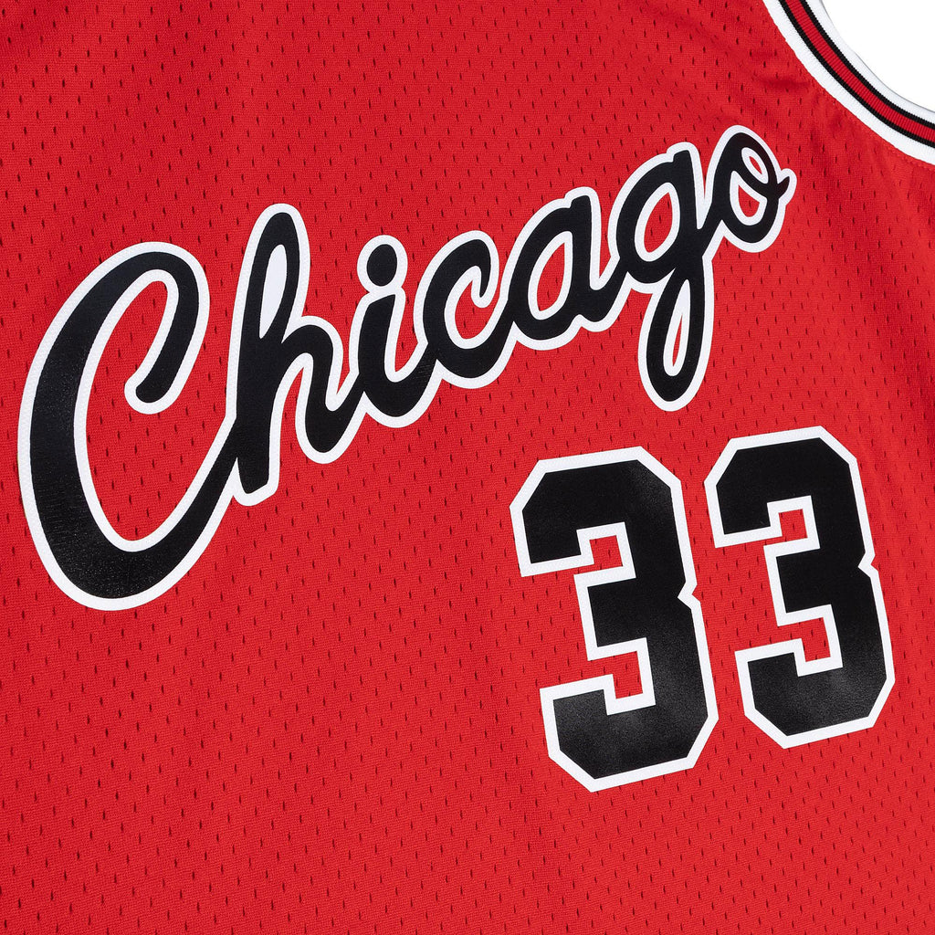 Mens Chicago Bulls Scottie Pippen Mitchell & Ness Red 2003 Hardwood Classics Swingman Jersey product image 4, provided for