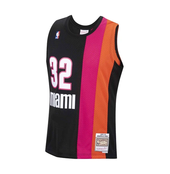 Shaquille O'Neal Miami Heat Mitchell & Ness NBA 2005-06 Black Alternate Throwback Swingman Jersey for Men product image 2,