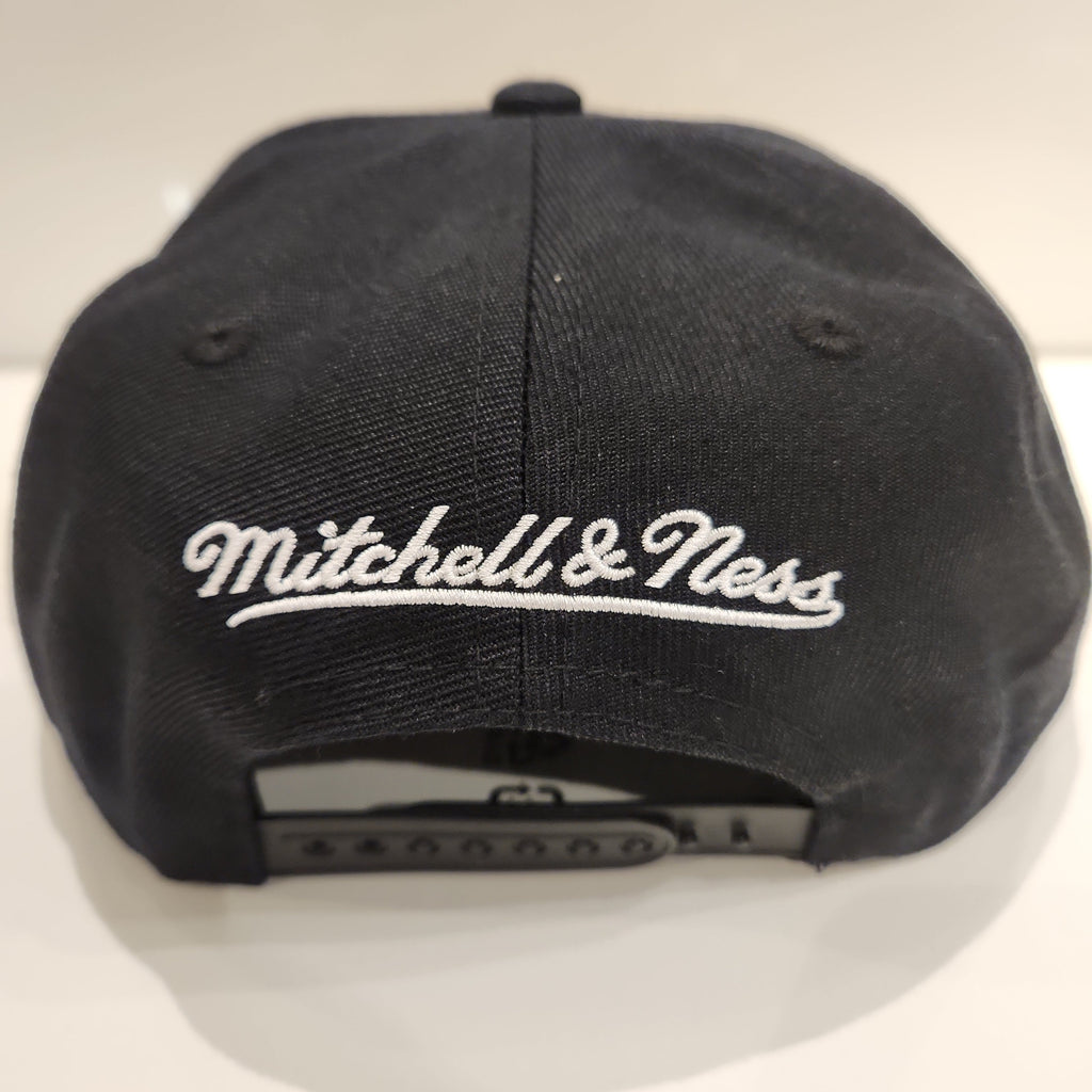 Los Angeles Lakers NBA Mitchell & Ness Men Black/Gold Two Tone Snapback product image 3, provided for visual reference and