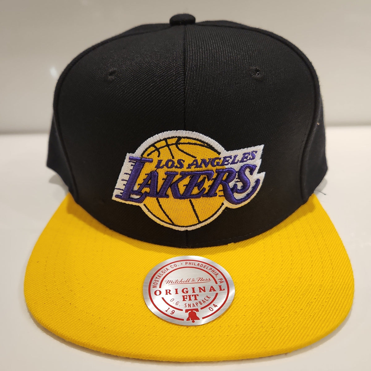 Los Angeles Lakers NBA Mitchell & Ness Men Black/Gold Two Tone Snapback product image 2, provided for visual reference and