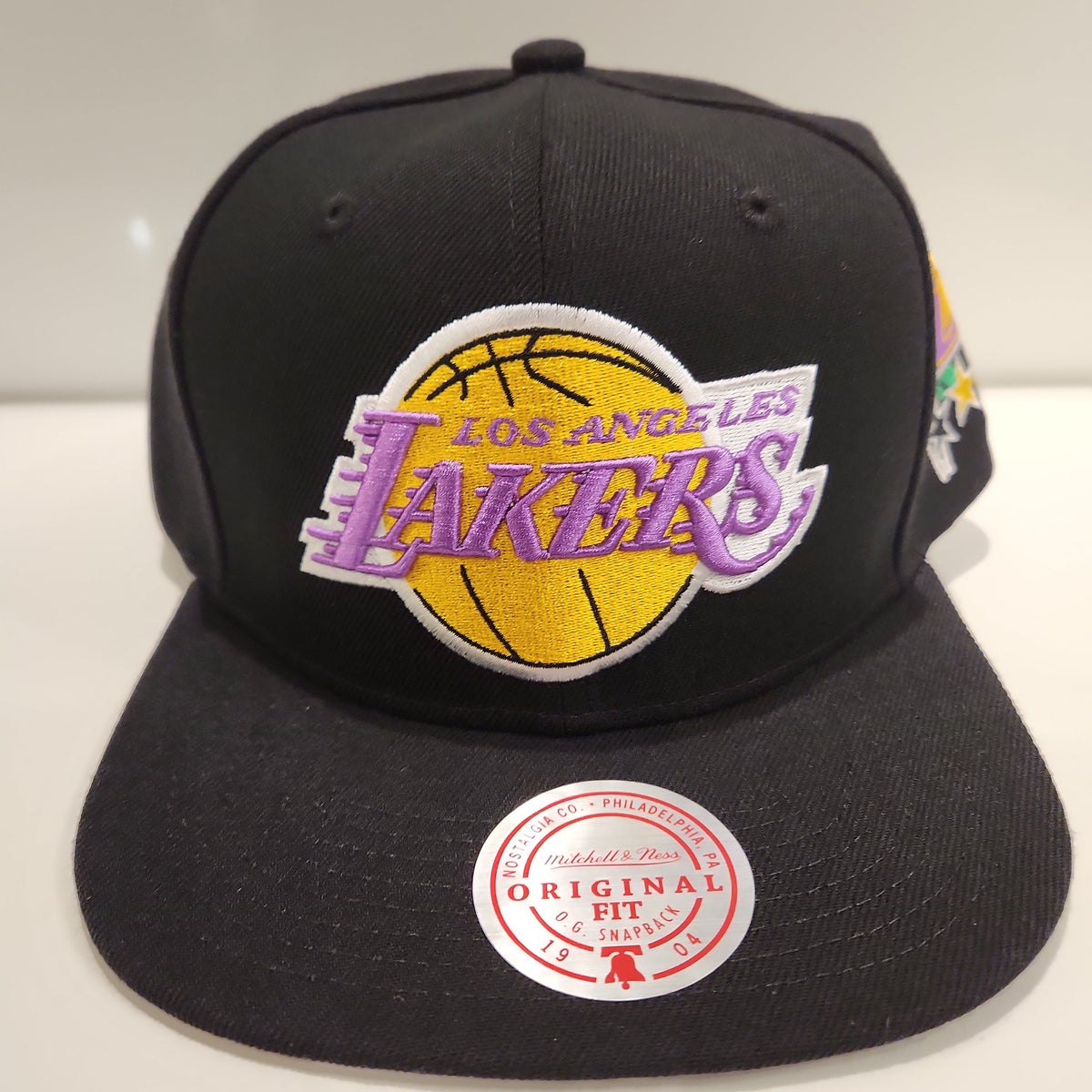 Los Angeles Lakers NBA Mitchell & Ness Men Black Patch Overload Snapback product image 2, provided for visual reference and