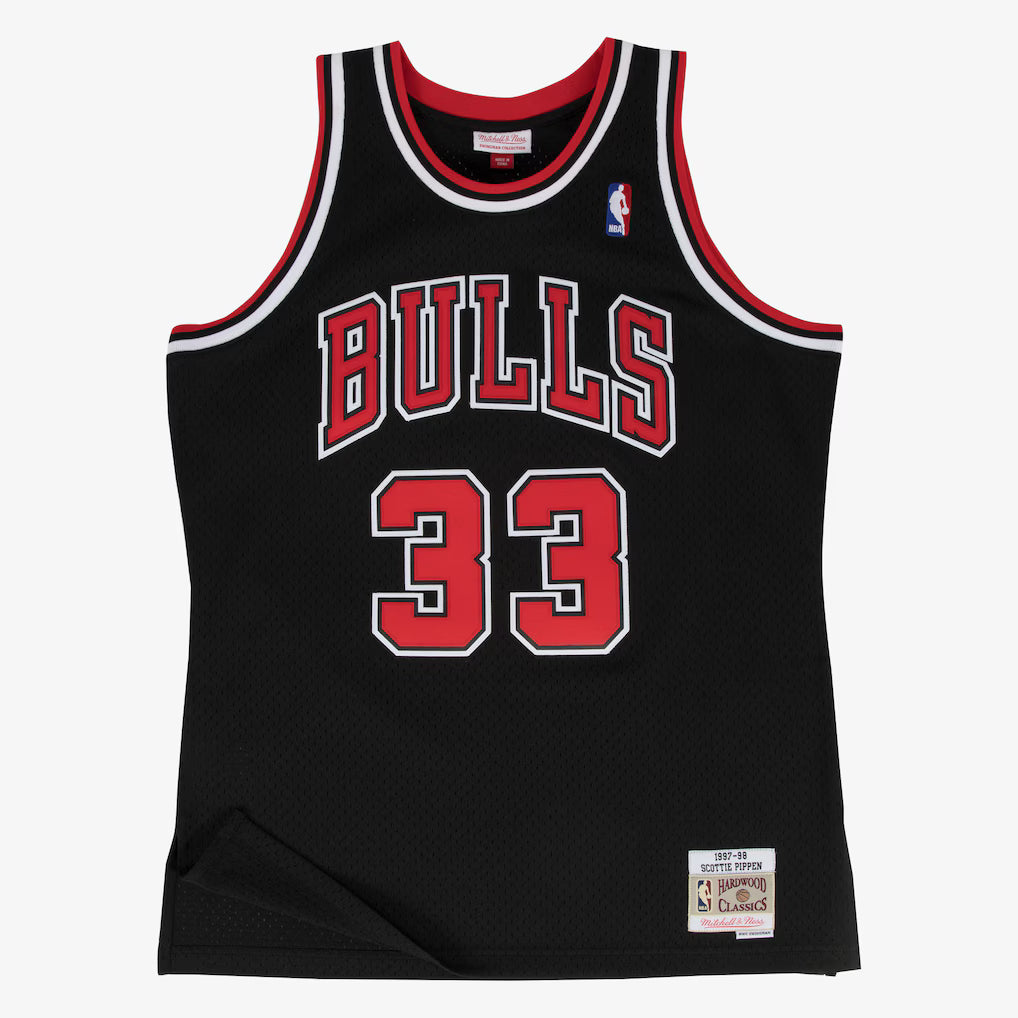 Chicago Bulls Scottie Pippen Mitchell & Ness Black 1997-98 Hardwood Classics Swingman Jersey for Men product image 3,