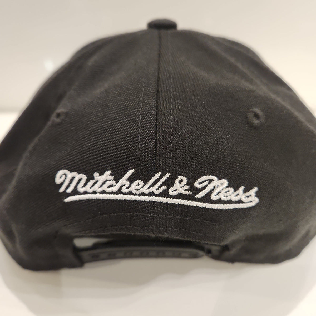 Vancouver Grizzlies NBA Mitchell & Ness Men Black Negative Space Snapback product image 4, provided for visual reference and