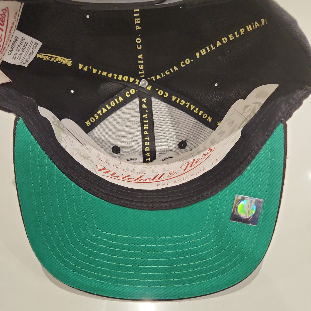 Vancouver Grizzlies NBA Mitchell & Ness Men Black Negative Space Snapback product image 5, provided for visual reference and